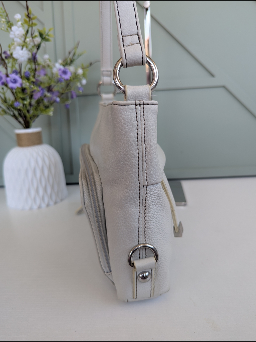 Tignanello Pale Beige Leather Shoulder Bag with Front Zip Pocket - Picture 3 of 13